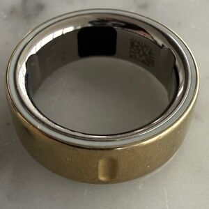 Oura ring 4 gold size 8